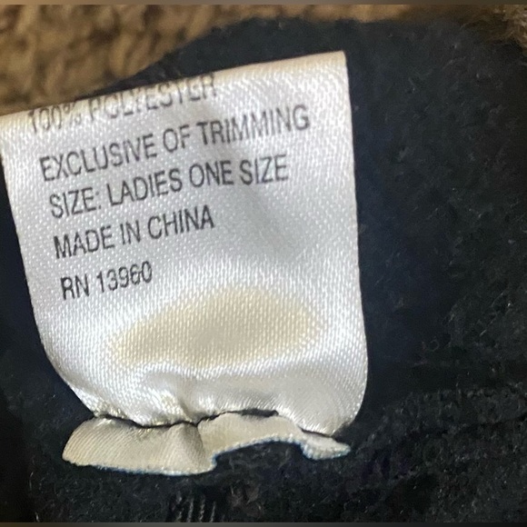 Ladies gloves with leopard accent - Picture 4 of 4